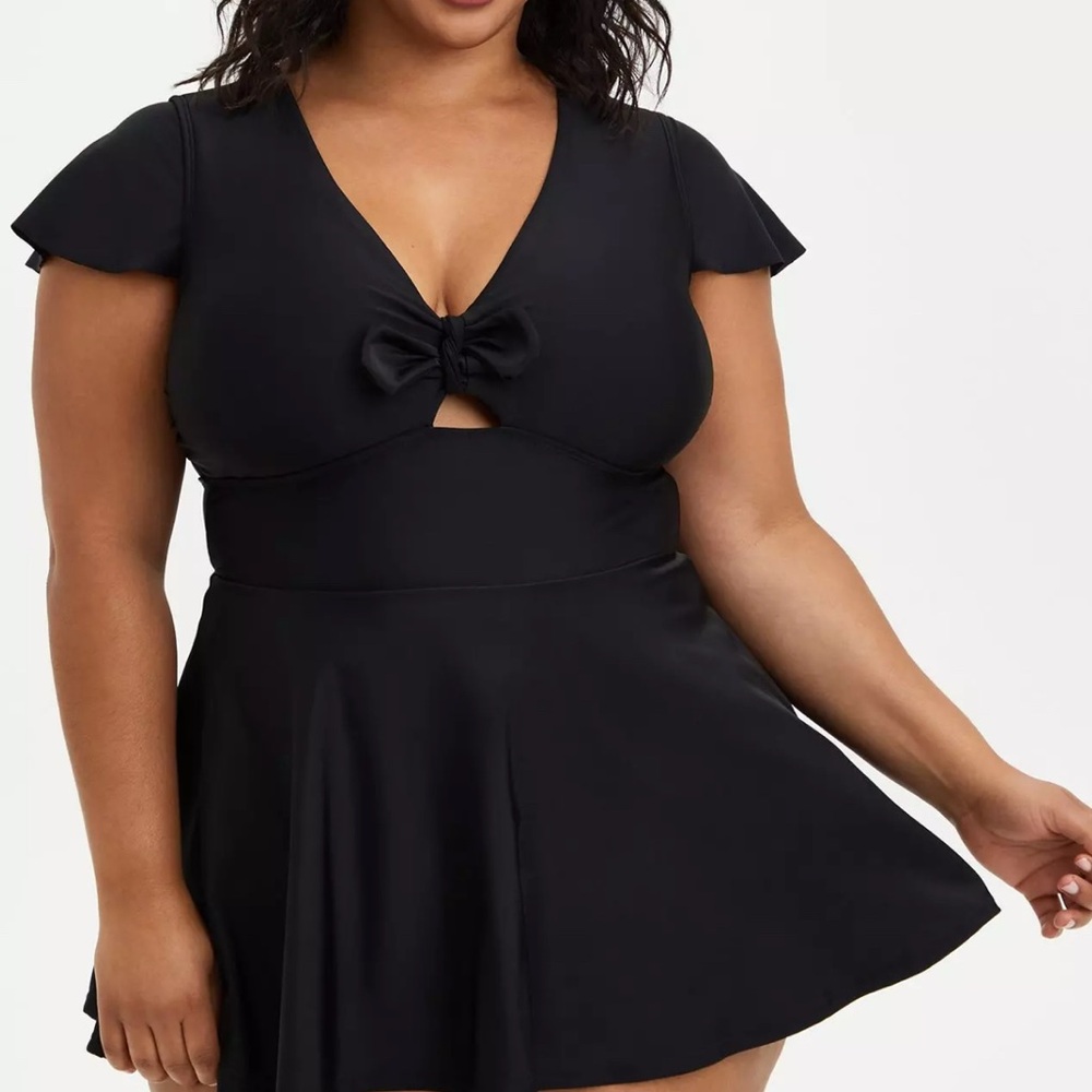 Torrid Swim Dress Flutter Sleeve Key Hole Black sz 2X in EUC